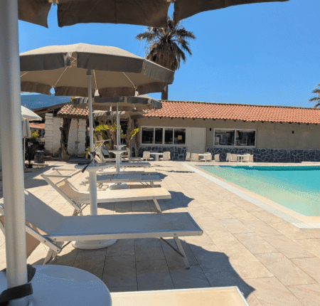 piscina-relax-patti-beach-resort